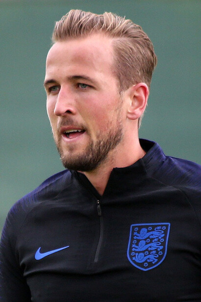 Kapitän Harry Kane spielte für England im Halbfinale der WM 2018 (1-2) gegen Kroatien sowie im Halbfinale der WM 2026 (1-2) gegen Argentinien. Beide Spiele wurden mit dem prominenten Zuschauer Mick Jagger im Stadion verloren. Bild: Harry Kane, während der WM-2018