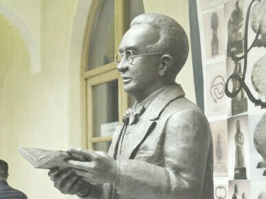 Statua dedicata a Luis Chamizo