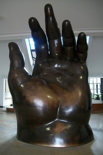 Fernando Botero. Mano. Museo Botero, Bogotá, Colombia