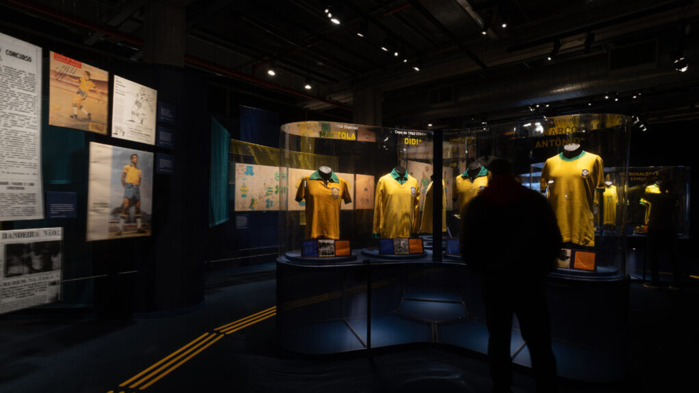 Amarelinha, exhibition view. Courtesy of Museu do Futebol