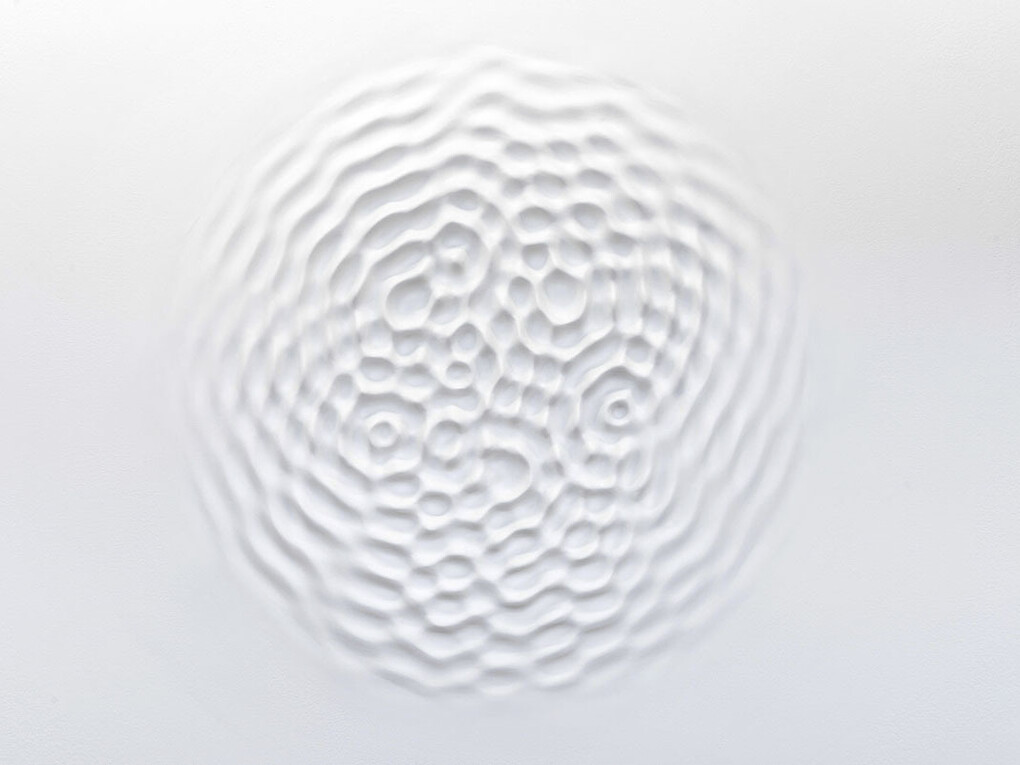 Loris Cecchini, Wallvave vibration (momentum wavevector chorus), 2012, Polyester resin, paint
220 cm / 86.6 in (diameter)