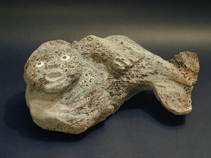 Sedna, la Signora del Mare, osso di balena, avorio. Tramandare storie, miti e leggende, di narrare cioè storie antiche