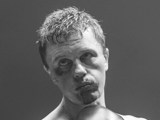 Bloodied but resolute, Michael Pitt as Mike Flannigan in fights with every ounce of his strength, pushing through the pain in a battle that means far more than victory in the ring