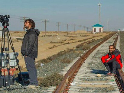 Si tratta di conferire nuova dignità al diritto al viaggio per raccontare qualcosa di ascoltabile aldilà dell’ordine prestabilito