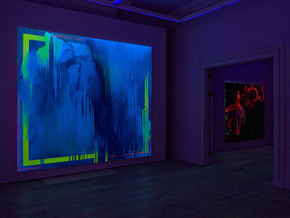 Jacqueline Humphries, exhibition view, Modern Art, 6 June - 5 July 2014, Courtesy Stuart Shave/Modern Art, London, and Greene Naftali, New York