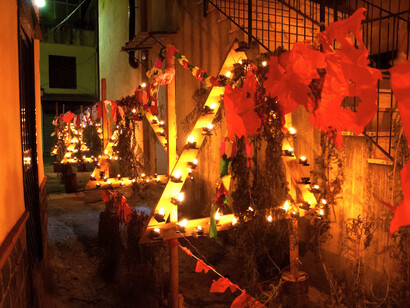 Adornos representativos de la Fiesta de los candiles en Somma Vesubiana en Casamale, provincia de Nápoles, Italia