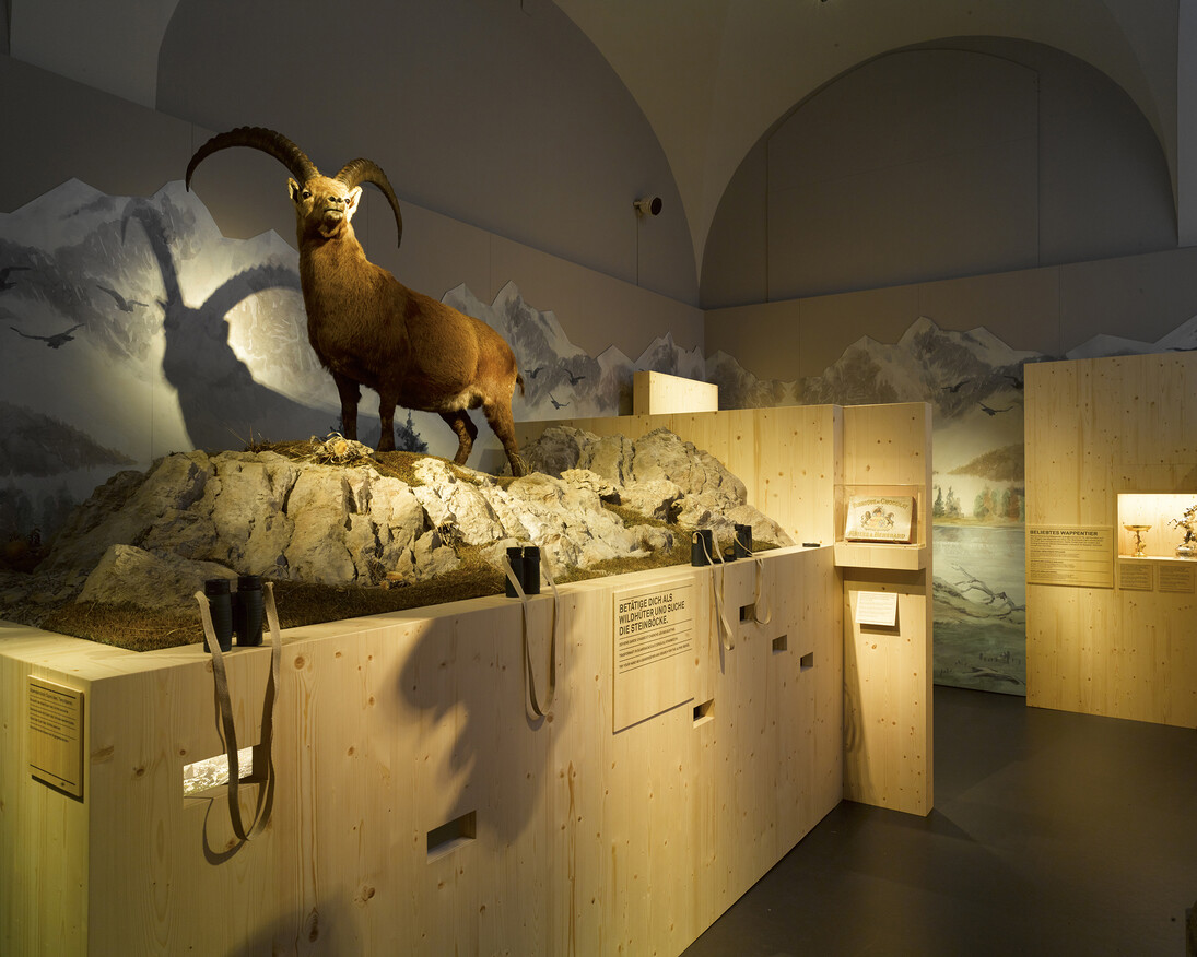 Observe ibex through the peepholes.
© Swiss National Museum