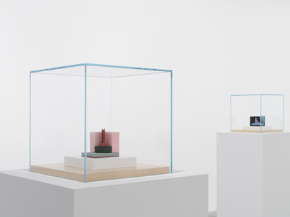 Ron Nagle, Irrational discovery, exhibition view. Courtesy of Matthew Marks Gallery