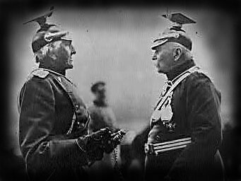 Ferdinand von Zeppelins militärische Laufbahn: Generalfeldmarschall Gottlieb von Haeseler (links) und Generalleutnant Ferdinand von Zeppelin (rechts), Aufnahme um 1906