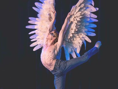 A solo performance from the hit ballet "Swing Low" by Chanel DaSilva