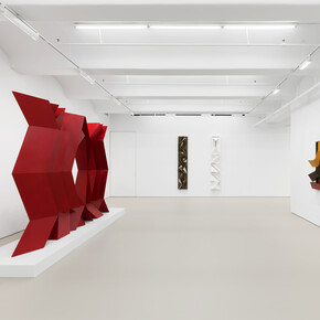 Installation view, Emanoel Araújo, 2023, Jack Shainman Gallery, 513 W 20th Street, New York, NY. © Emanoel Araújo. Courtesy of the Estate of Emanoel Araújo and Jack Shainman Gallery, New York. Photo: Dan Bradica