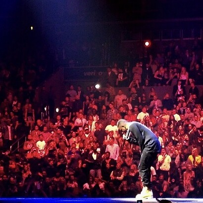 Kendrick Lamar se produit au Staples Center le 26 octobre 2013 à Los Angeles, en Californie, dans le cadre du Yeezus Tour