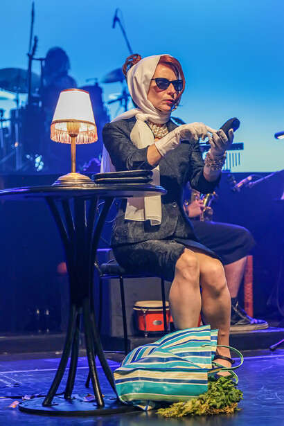 Mina...che cosa sei?!? Performance view. Courtesy of Teatro El Nacional Sancor Seguros. Photo by Alejandro Palacios