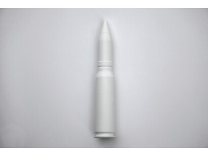 Joanna Rajkowska, 14.5
x
114mm
MDZ
high
explosive
shell,
2014,
life-size
cast,
powdered
analgesic,
polyurethane
resin © Joanna Rajkowska. Courtesy ŻAK | BRANICKA & l’étrangère