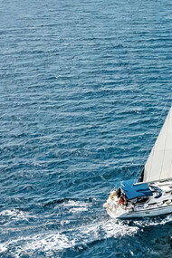 Traversée en voilier de la Corse à la France. Je suis ressortie de cette expérience des étoiles plein les yeux, et les 18 heures de ce périple furent riches en émotions et constituent un souvenir impérissable