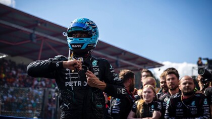 George Russell inizia la sua carriera nei kart, vincendo diversi campionati giovanili e costruendo una reputazione che lo porta a dominare categorie propedeutiche come GP3 e Formula 2, vincendo entrambi i campionati alla sua prima stagione