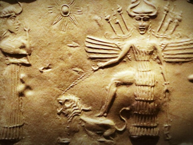Inanna é o arquétipo primordial do feminino que desce para reencontrar a si mesma. Sua jornada não é de submissão, mas de integração: ela se despe de todos os seus poderes, enfrenta o abismo e retorna transformada. É a mãe das iniciações, a Deusa que ensina que a luz só é plena quando conhece a sombra