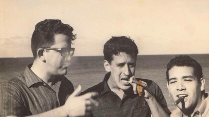 Roque Dalton (en el centro de la imagen)