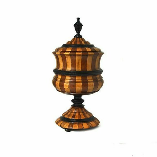 Thrie Estaits, Tobacco Box, 1850, Beech & fruit wood