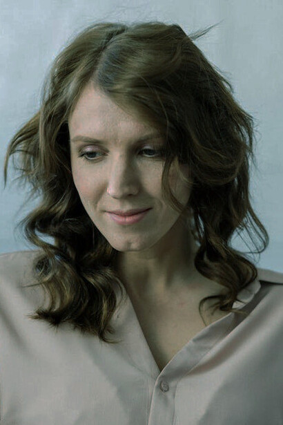 The woman's resolute gaze captures the essence of the Stoic approach to suffering, emphasising the importance of focusing on what can be controlled and letting go of the rest