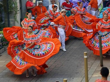La teoría social transitó desde la omisión de las variables culturales hasta su reconocimiento pleno como factor explicativo