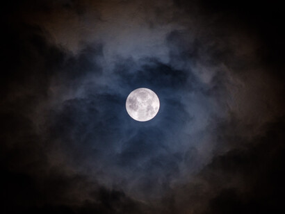 The moon will use only the window