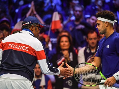 Tsonga saluda a su entrenador