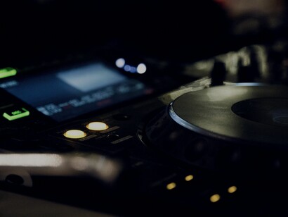 Desde la implementación de la música electrónica, los procedimientos composicionales han sufrido un desarrollo paulatino 