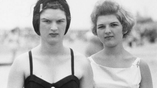 Diane Arbus, Two girls on the beach, Coney Island, N.Y. 1958 © The Estate of Diane Arbus