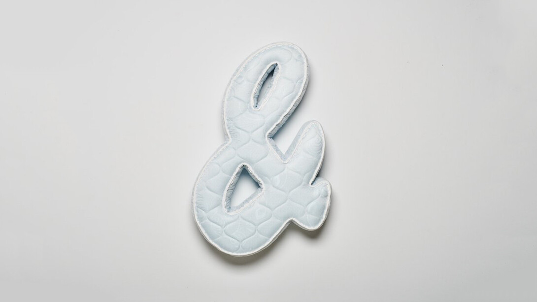 Stephanie Patton, Blue ampersand, 2023. Courtesy of Voltz Clarke Gallery