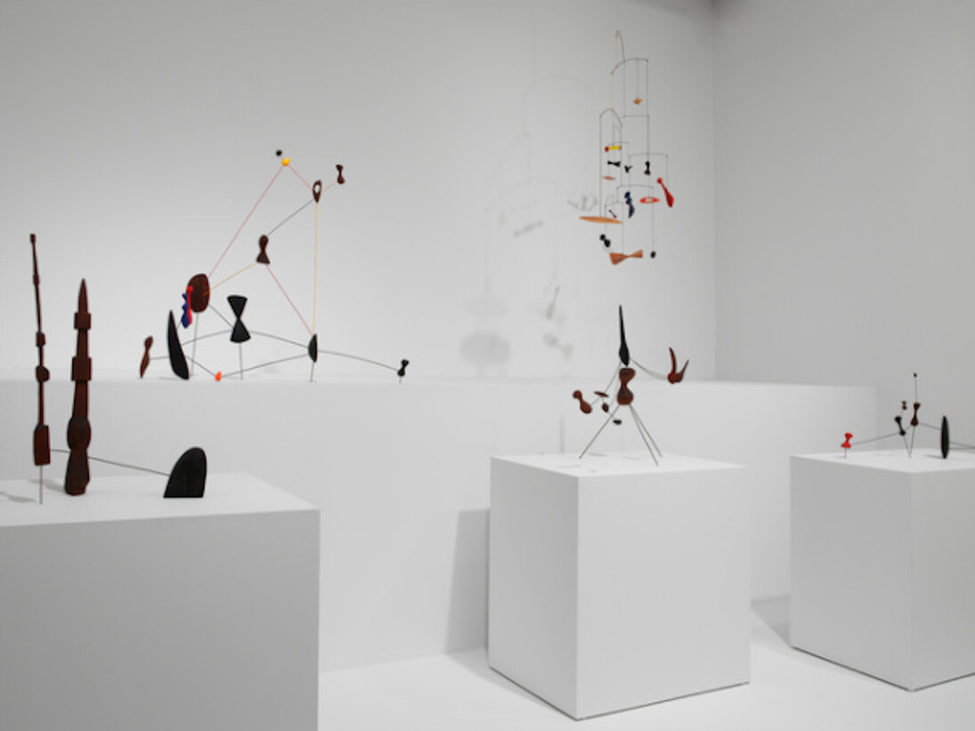 Alexander Calder, Exhibition view. Courtesy of Pace Gallery