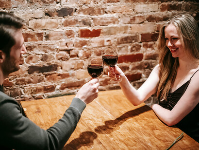 L'amour est un thème infini. Lorsque Platon parle d'amour, il considère que le pouvoir de l'amour en tant qu'objet trouvé, éveille immédiatement le pouvoir de l'essence même du sentiment