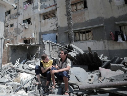 I colloqui diplomatici internazionali per una tregua duratura faticano a produrre risultati concreti, mentre aumenta la pressione sulle parti coinvolte