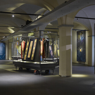 Tesori di seta. Capolavori tessili dalla donazione Falletti, vista della mostra. Per gentile concessione del Museo del Tessuto