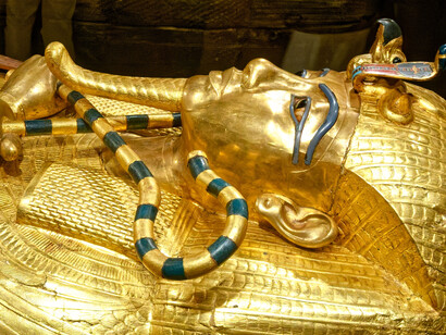 El GEM es un museo que piensa, que observa, que respira. Objetos de la tumba de Tutankamón expuestos juntos por primera vez en el GEM, Giza, Egipto
