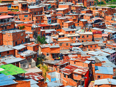 Favela, Colômbia. Elaborava e se envolvia cada vez mais com inclusão e cuidado com as epistemologias do Sul