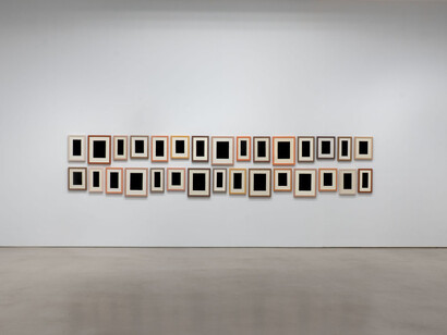 Allan McCollum, A moment in time: plaster surrogates, exhibition view. Courtesy of Petzel Gallery