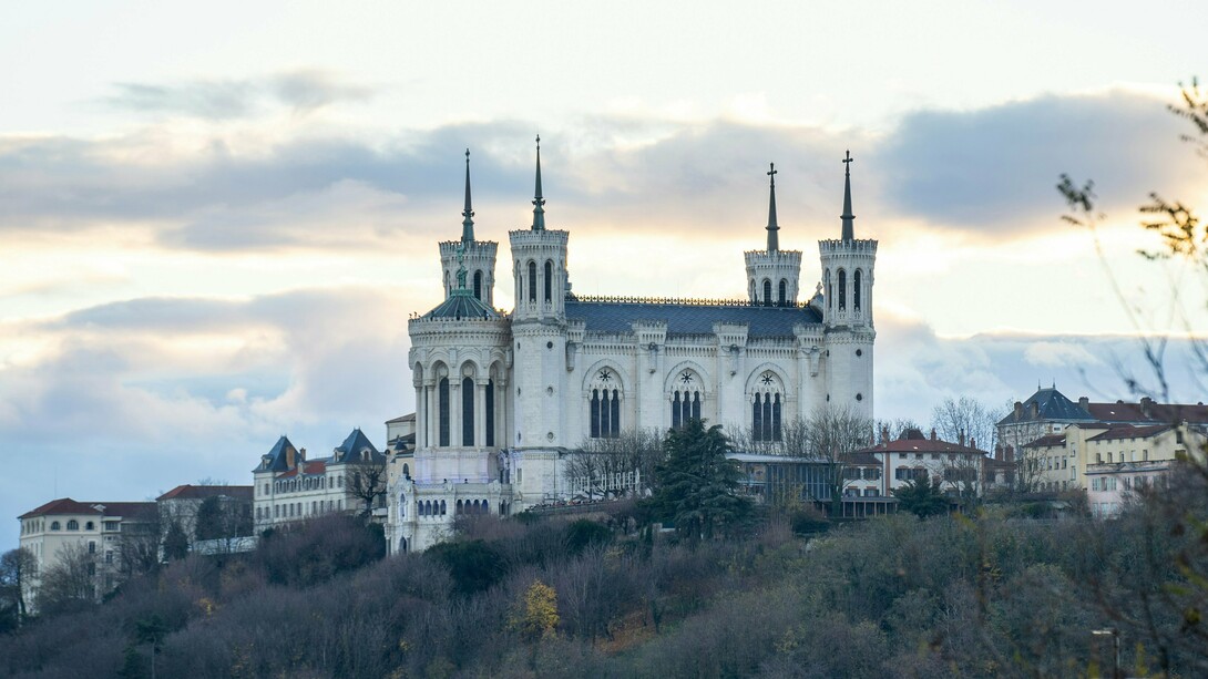 Un monument emblématique de Lyon, France 'La Basilique Notre-Dame de Fourvière' 