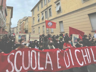 Demonstration auf dem Platz der Jugend der PC zum Wechsel zwischen Schule und Beruf