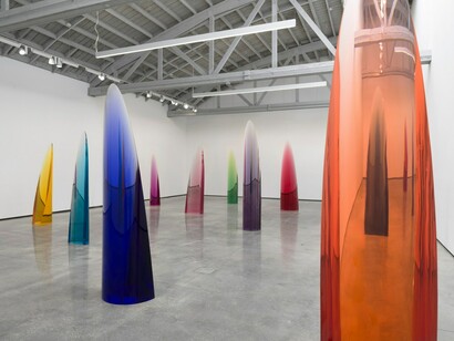 Fred Eversley, Cylindrical lenses, exhibition view. Courtesy of David Kordansky Gallery