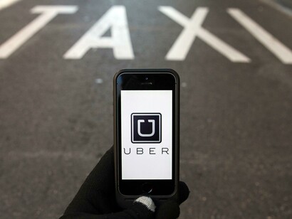 Sustituir el taxi por un servicio de Uber