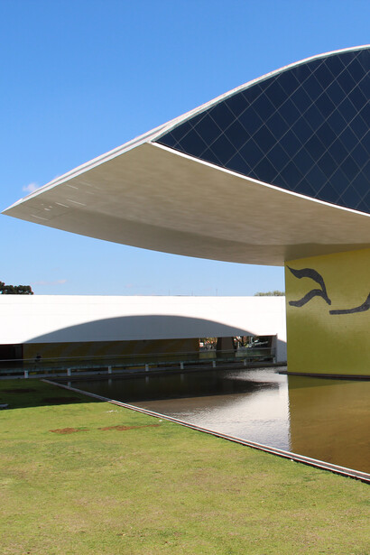 Curitiba celebra suas raízes multiculturais com parques dedicados às migrações, como o Bosque do Papa e o Parque Tingui