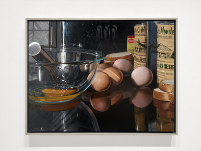 Steve Mills, Breakfast for two, 2022, oil on panel, 30x40 inches. Courtesy of the artist and Gallery Henoch