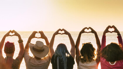 Il tempo con le amiche stimola la produzione di serotonina 