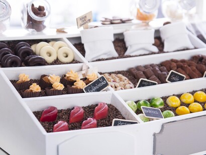 LA terraza del Casino. El carrito de los postres. Foto: Thalía Olzewski Ibáñez