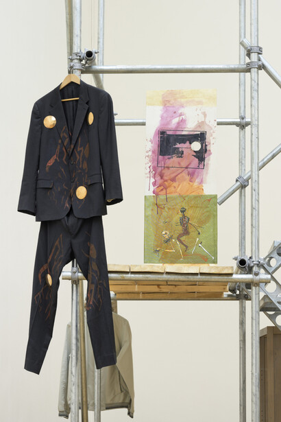 Tanya Lukin Linklater and Duane Linklater, Crested/mâcistan, exhibition view. Courtesy of Galerie Rudolfinum