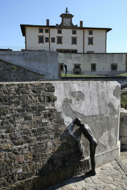 Antony Gormley,
Human,
Forte di Belvedere, Florence, Italy, 
Photograph by Emiliano Cribari, 
Courtesy Galleria Continua and White Cube
© the Artist
