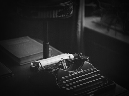 Máquina de escribir antigua de la marca Corona