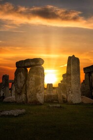 Stonehenge, UK, è un monumento affascinante e misterioso, che suscita l'interesse e l'immaginazione di molti