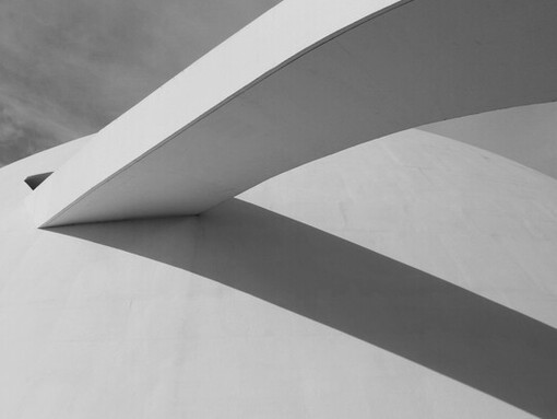 Concha do Planalto de Brasília, capital do Brasil, desenhanda por Oscar Niemeyer e a representação do Estado nas relações sociais